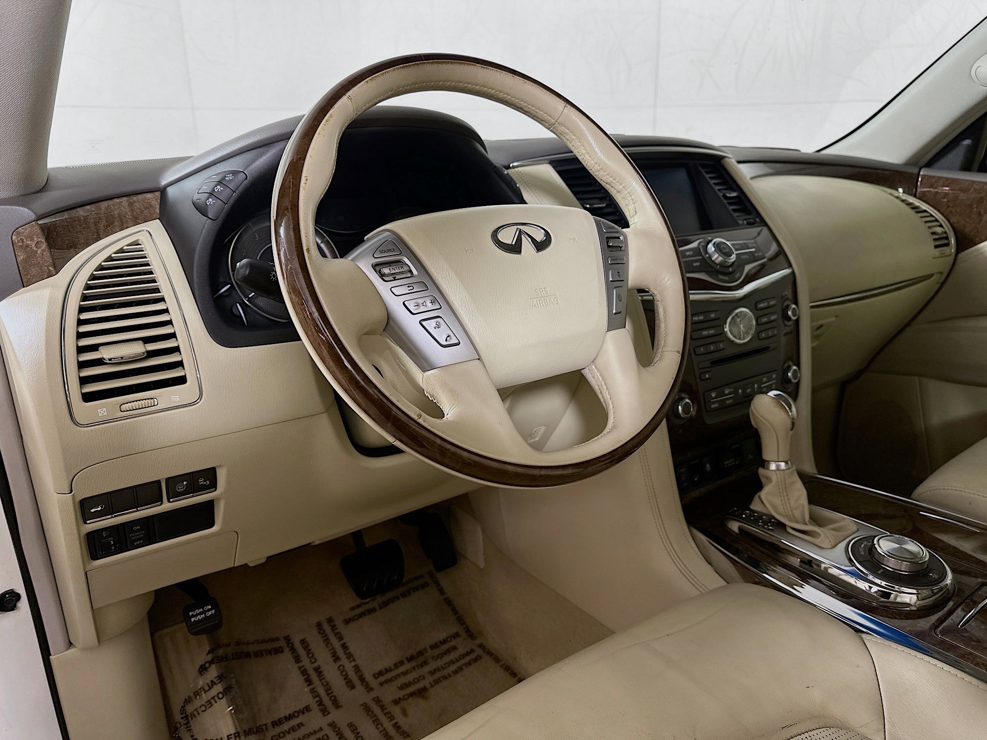 Used 2015 INFINITI QX80 Luxe w/ 22" Wheel Package image 9