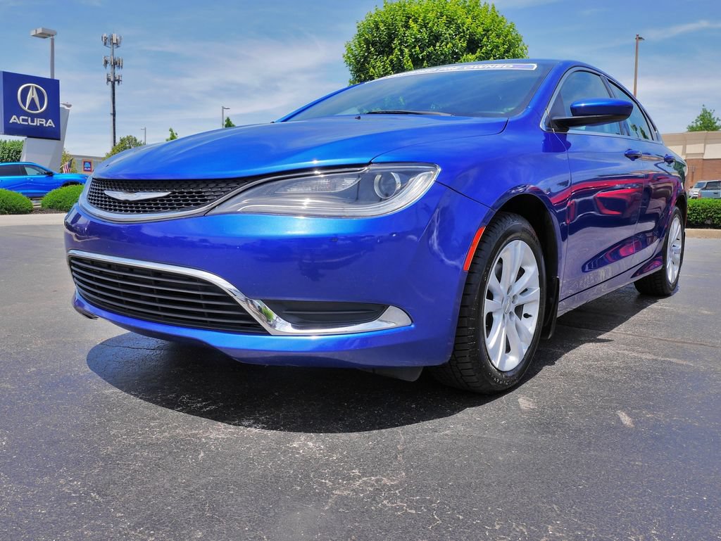 Used 2017 Chrysler 200 Limited Platinum FWD image 2
