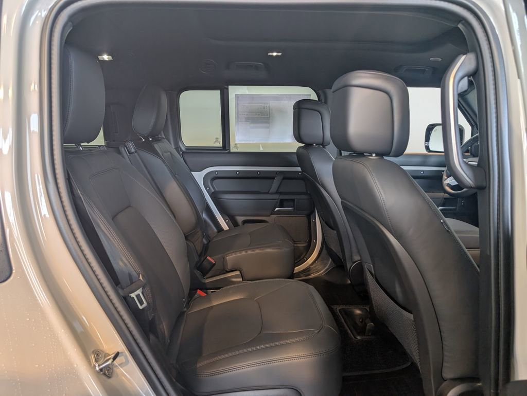 New 2026 Land Rover Defender 130 X-Dynamic SE image 28