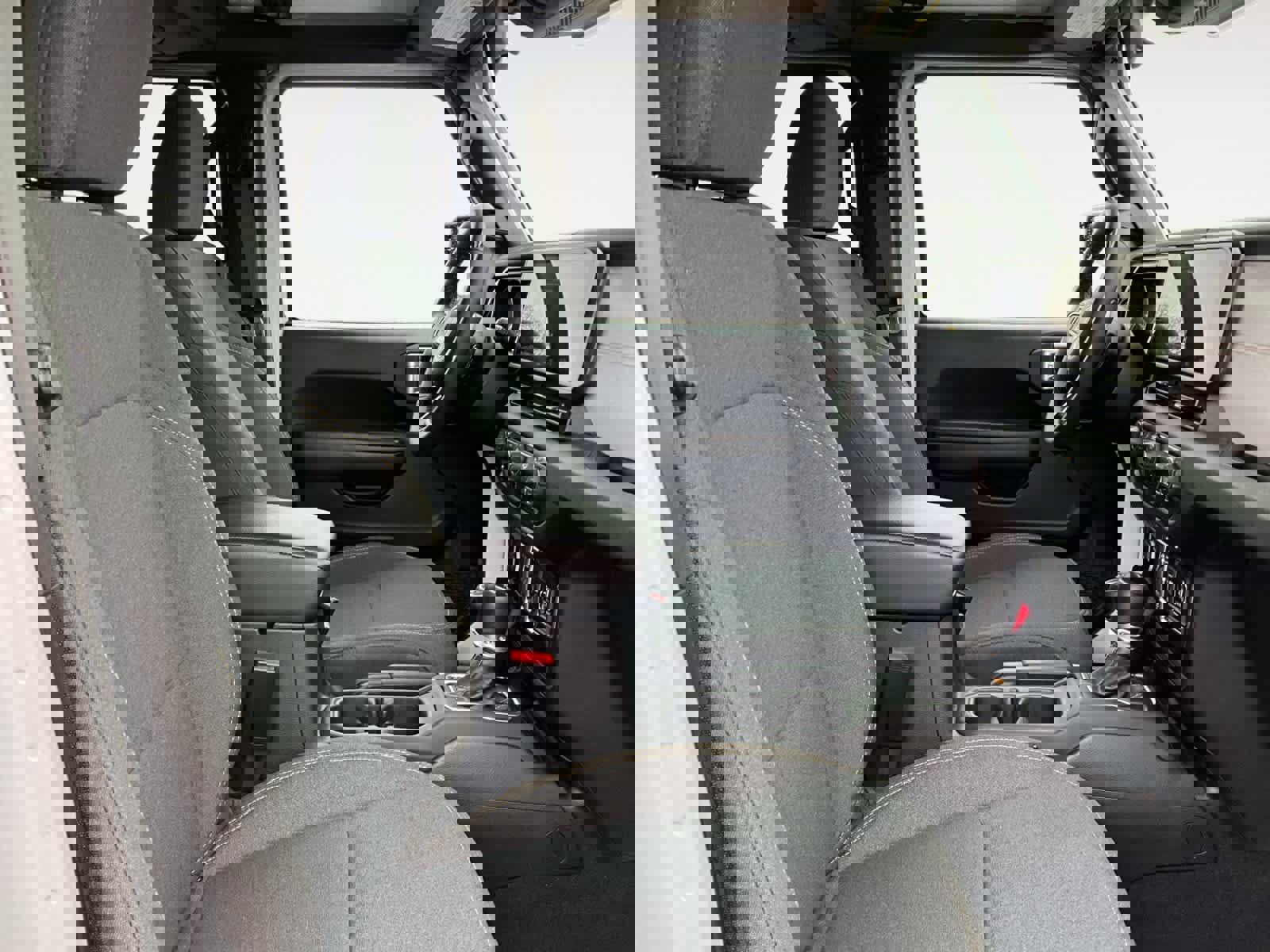 Used 2025 Jeep Gladiator Sport image 17