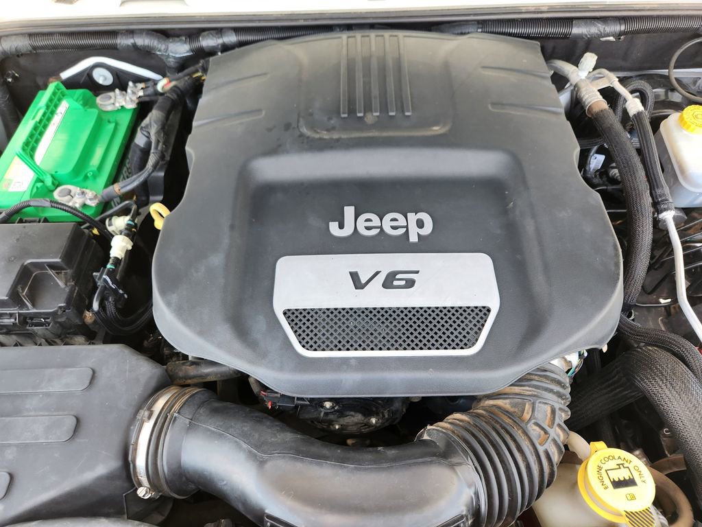 Used 2018 Jeep Wrangler Unlimited Sahara AWD/4WD image 29