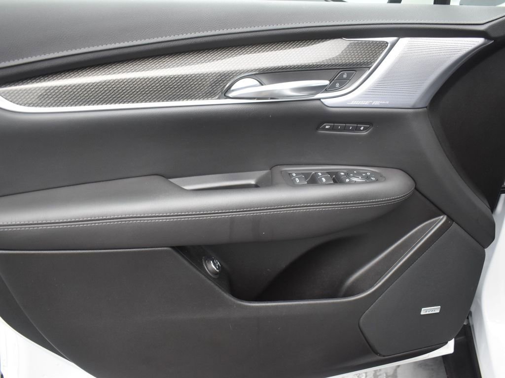 Used 2022 Cadillac XT5 Sportv w/ LPO, ONYX Package image 11