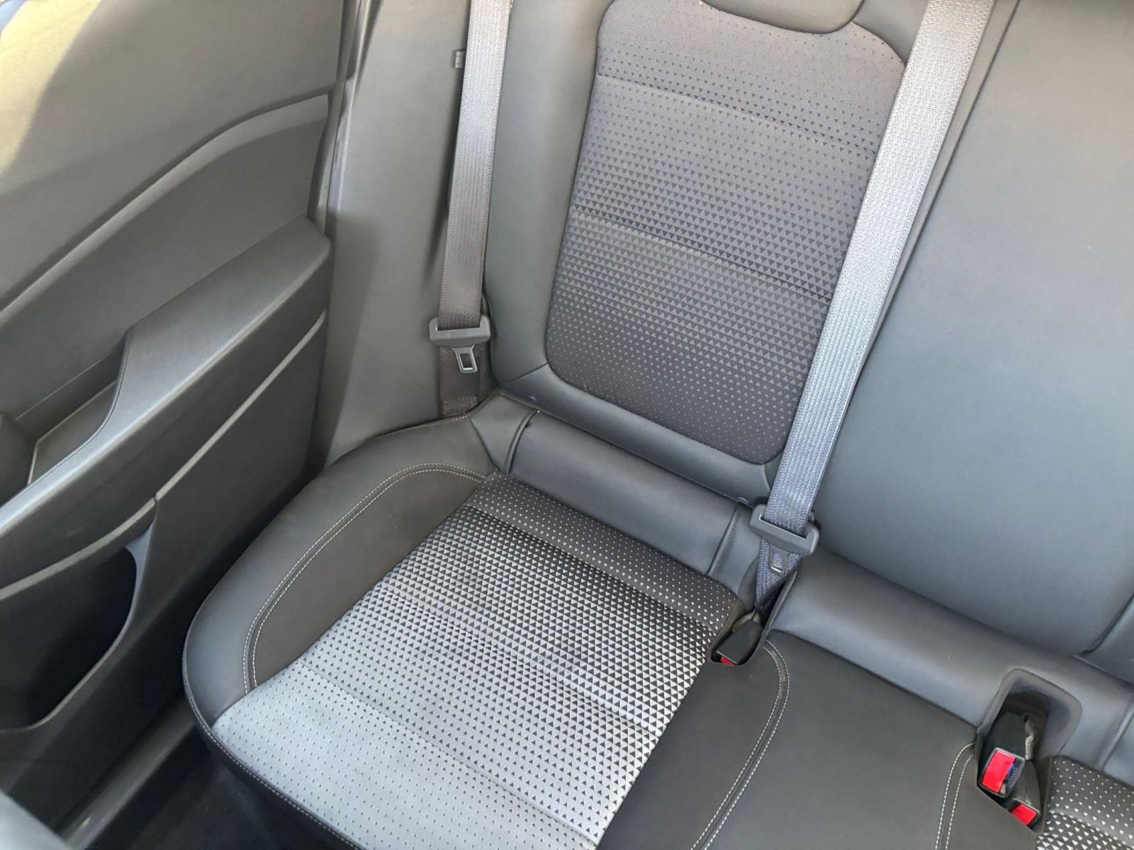 Used 2025 Nissan Versa SV FWD image 38