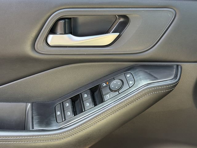 Used 2025 Nissan Rogue SV AWD/4WD image 22