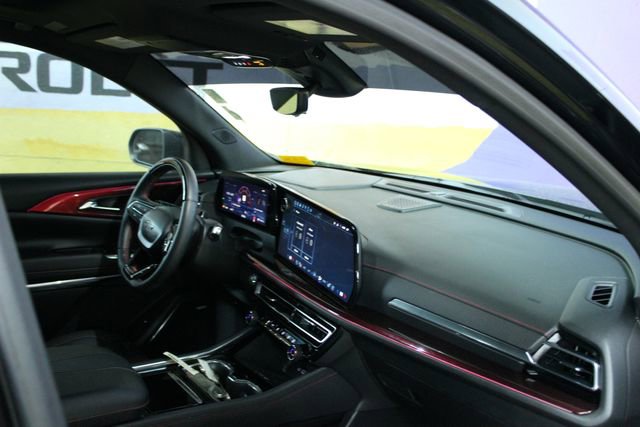 Certified 2025 Chevrolet Traverse RS w/ LPO, Floor Liner Package image 12