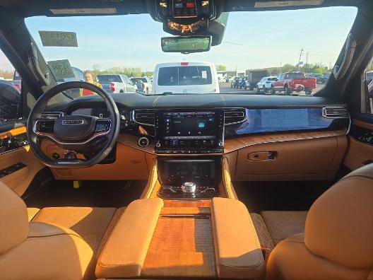 Used 2023 Jeep Grand Wagoneer Series III w/ Rear Seat Video Group 1 AWD/4WD image 8