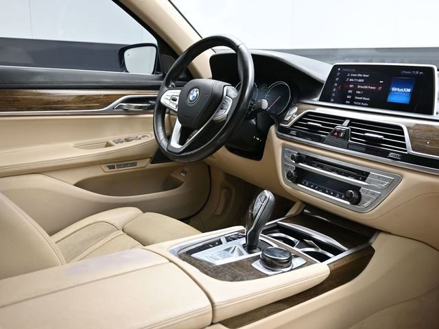 Used 2018 BMW 740i w/ Executive Package RWD image 24
