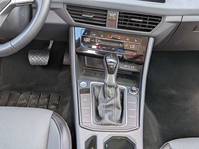 Used 2025 Volkswagen Jetta SE FWD image 19