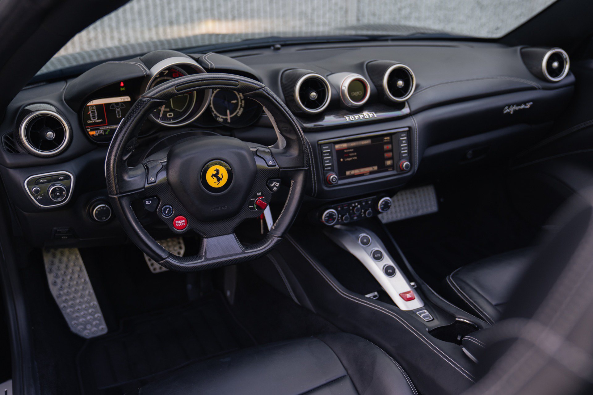 Used 2017 Ferrari California T RWD image 2