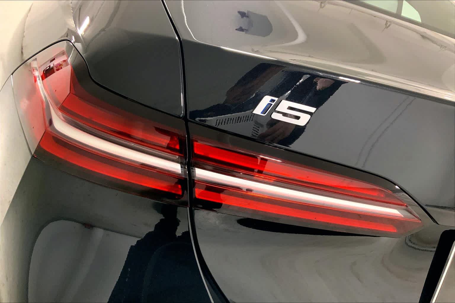 Used 2024 BMW i5 eDrive40i w/ Premium Package RWD image 14