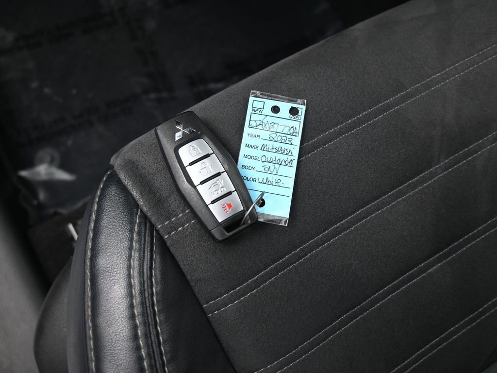 Used 2023 Mitsubishi Outlander SE image 18