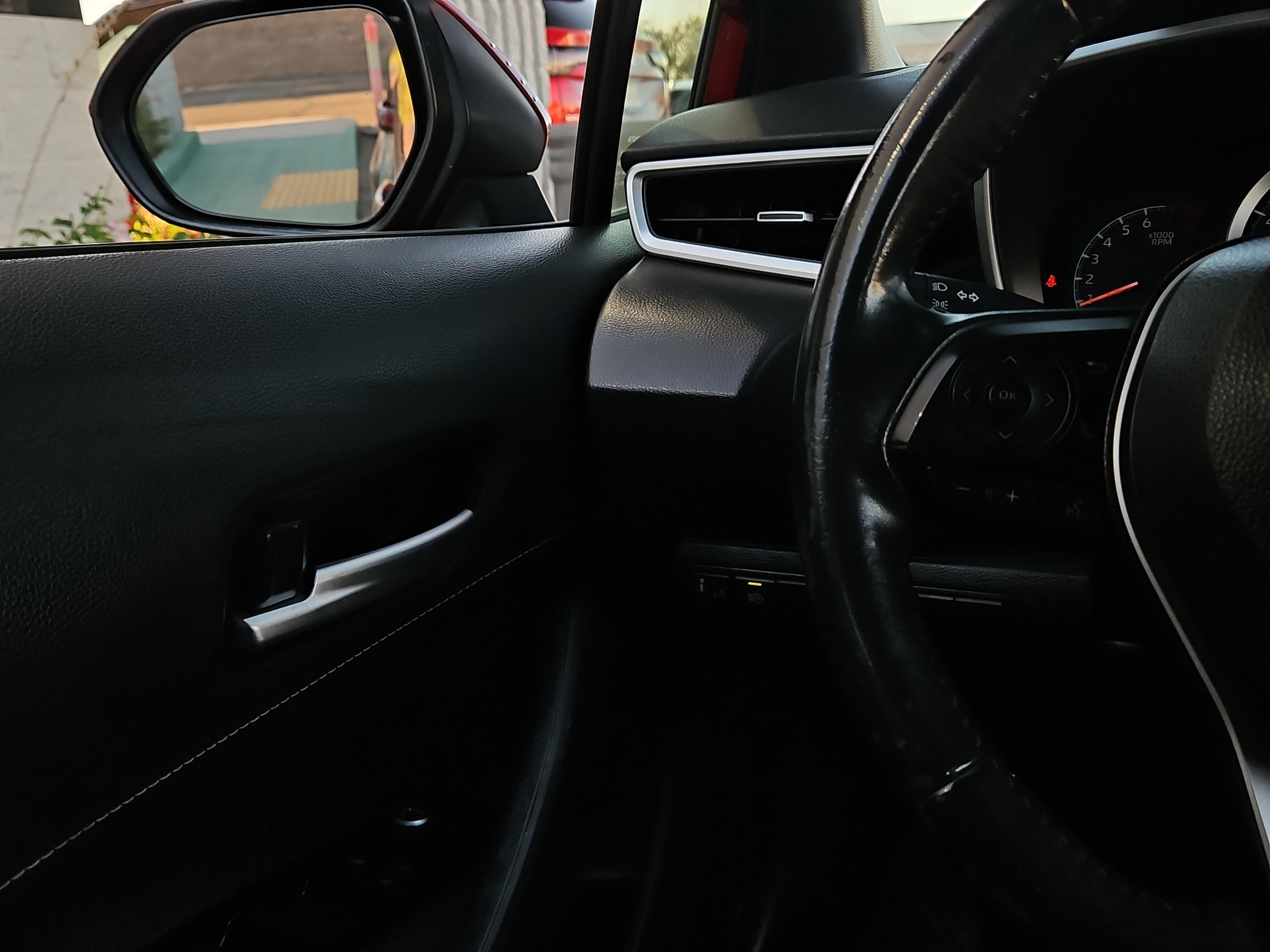 Used 2021 Toyota Corolla SE w/ Special Edition image 17