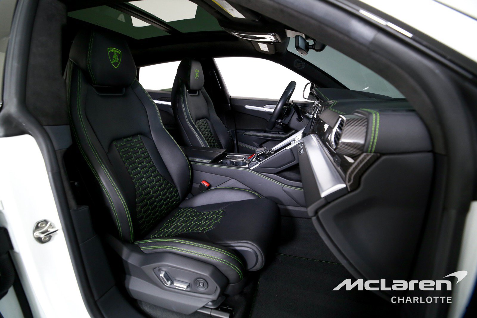 Used 2019 Lamborghini Urus AWD/4WD image 28
