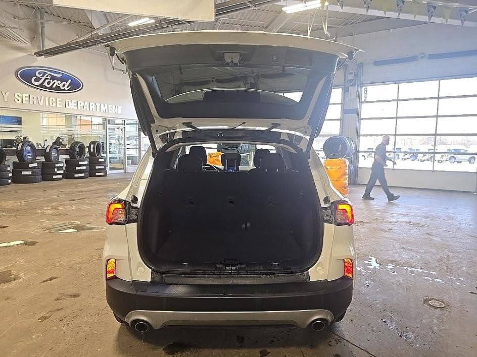 Used 2022 Ford Escape SE w/ Convenience Package image 23