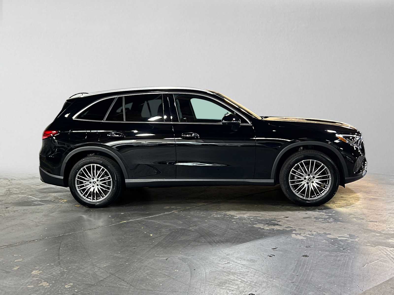 Used 2026 Mercedes-Benz GLC 300 4MATIC image 2