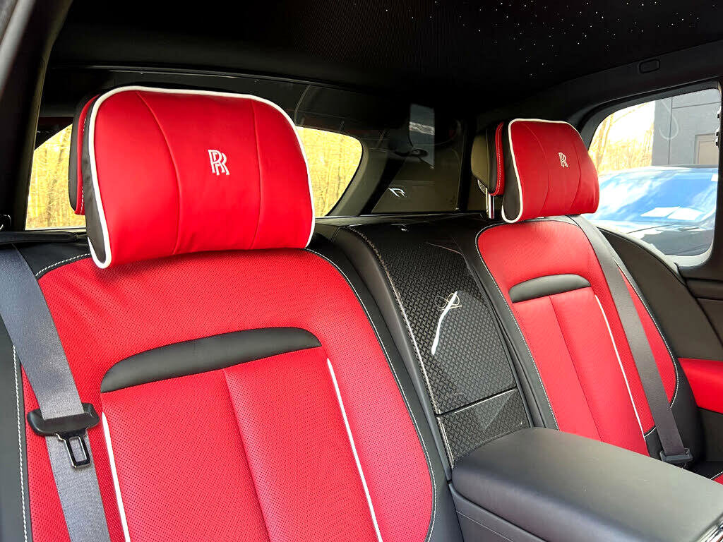 Used 2022 Rolls-Royce Cullinan Black Badge image 43
