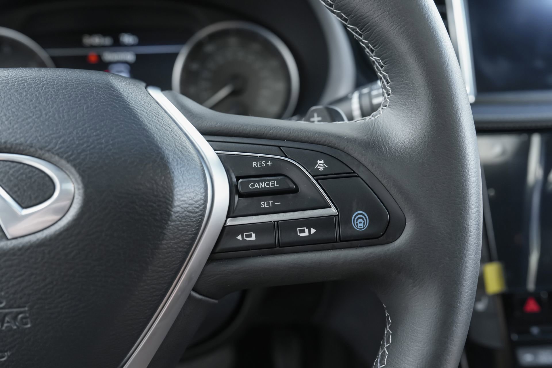 Used 2025 INFINITI QX55 Luxe w/ Accent Package image 14