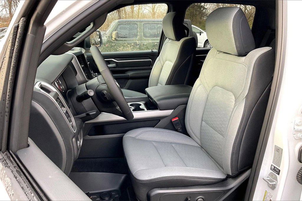 New 2026 RAM 1500 4x4 Crew Cab image 9