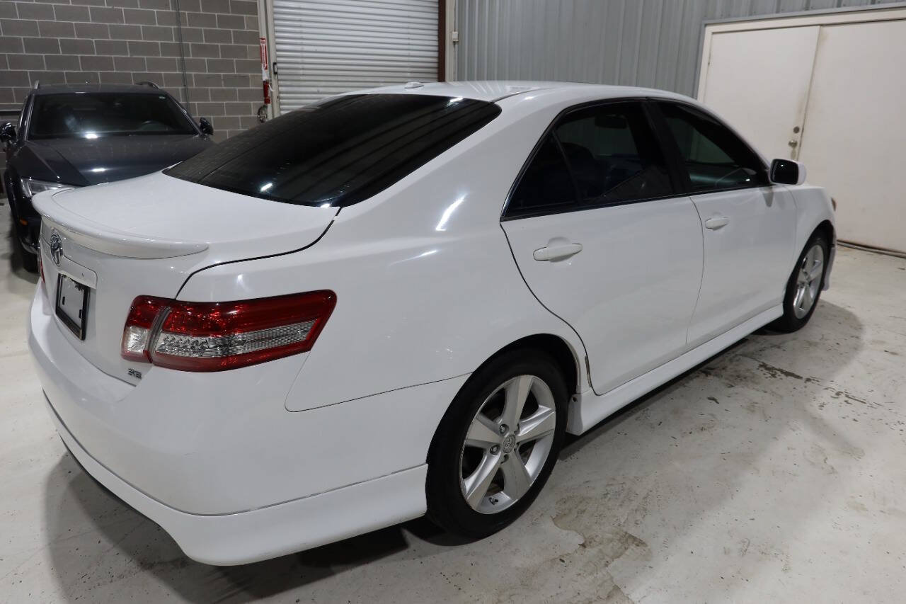 Used 2011 Toyota Camry SE w/ SE Extra-Value Pkg #1 FWD image 5