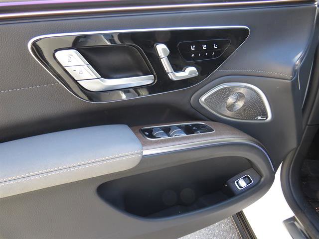 Certified 2023 Mercedes-Benz EQS 580 4MATIC Sedan w/ Exclusive Trim Package image 8
