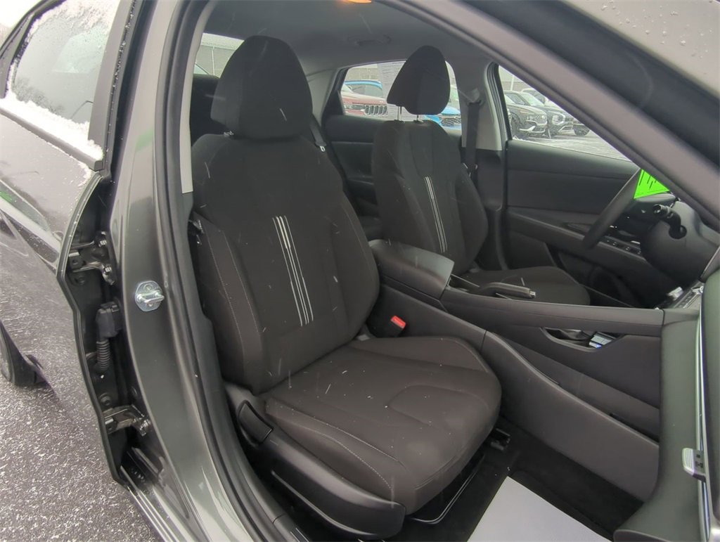 Used 2024 Hyundai Elantra SEL image 29