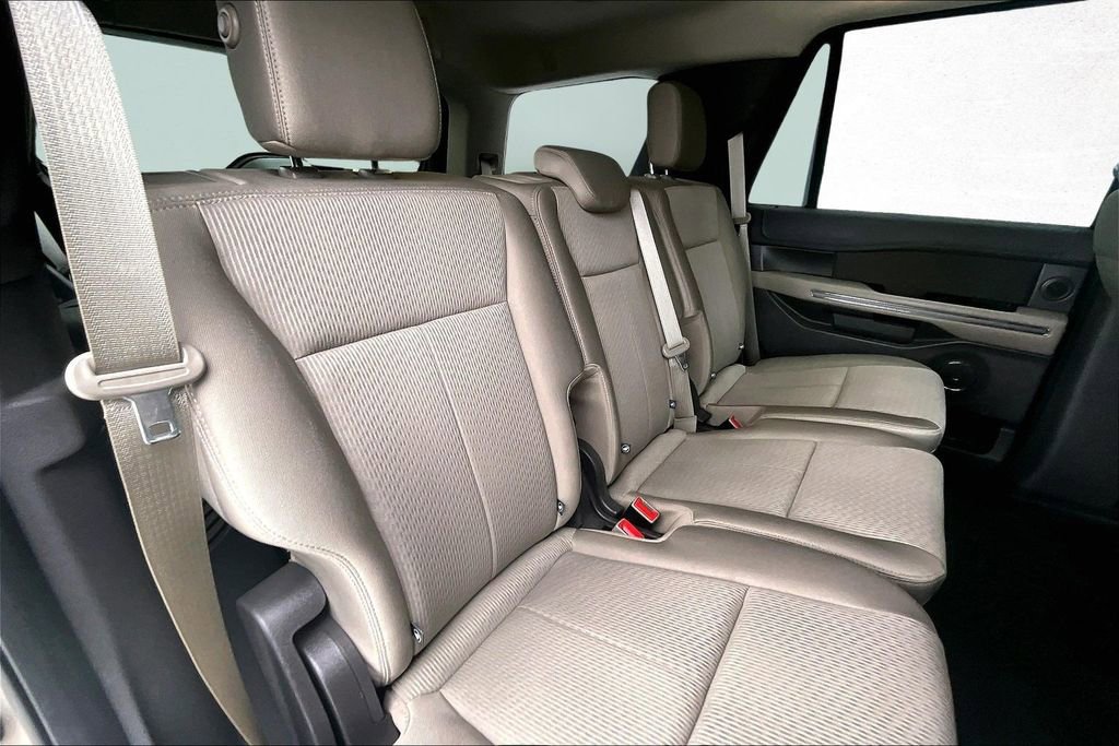 Used 2018 Ford Expedition XLT image 25