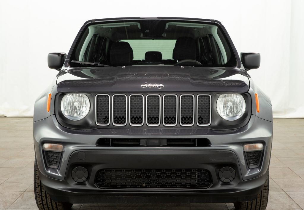 Used 2023 Jeep Renegade Latitude AWD/4WD image 2