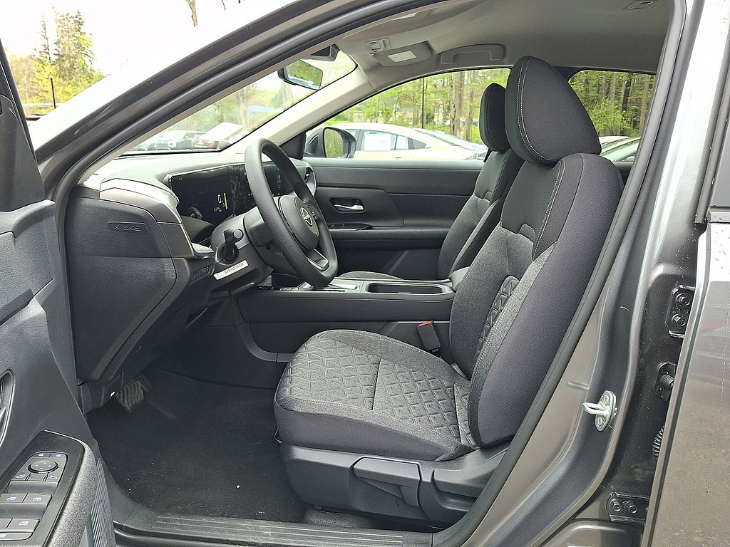 New 2026 Nissan Kicks SV w/ Interior Electronics Package AWD/4WD image 6