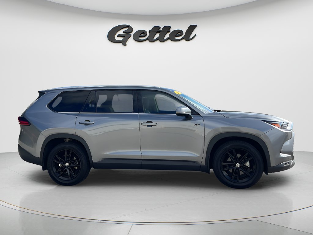 Used 2025 Toyota Grand Highlander AWD image 4