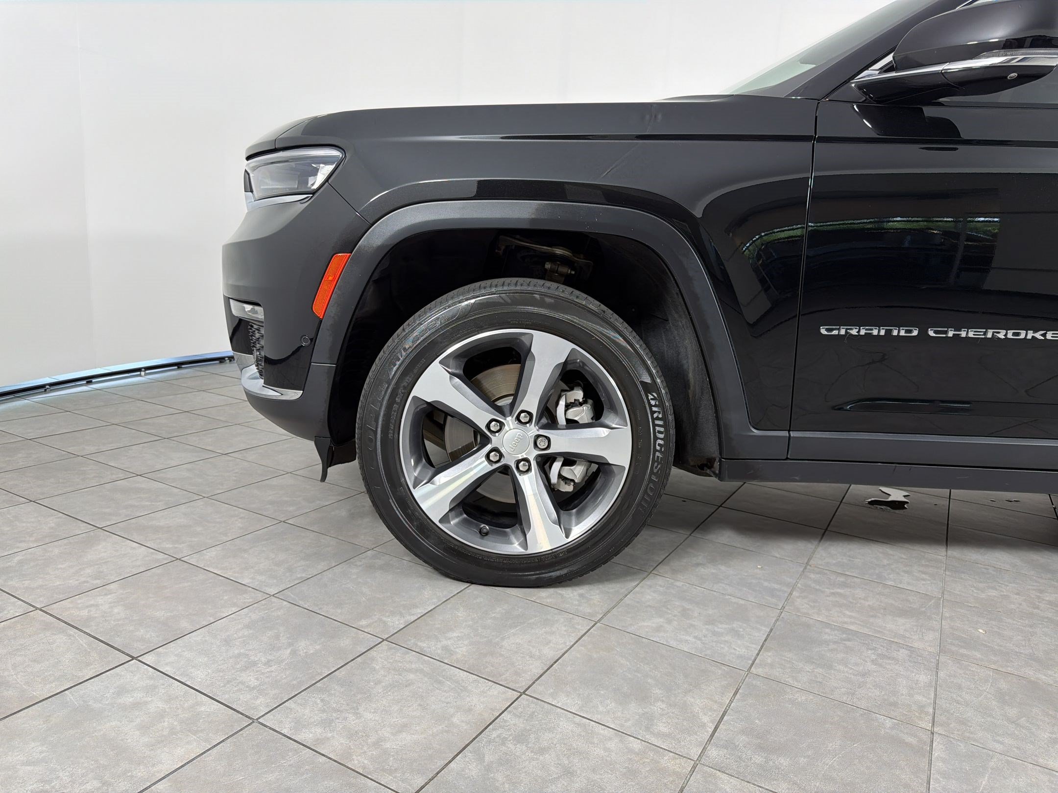Used 2023 Jeep Grand Cherokee L Limited w/ Luxury Tech Group II AWD/4WD image 21