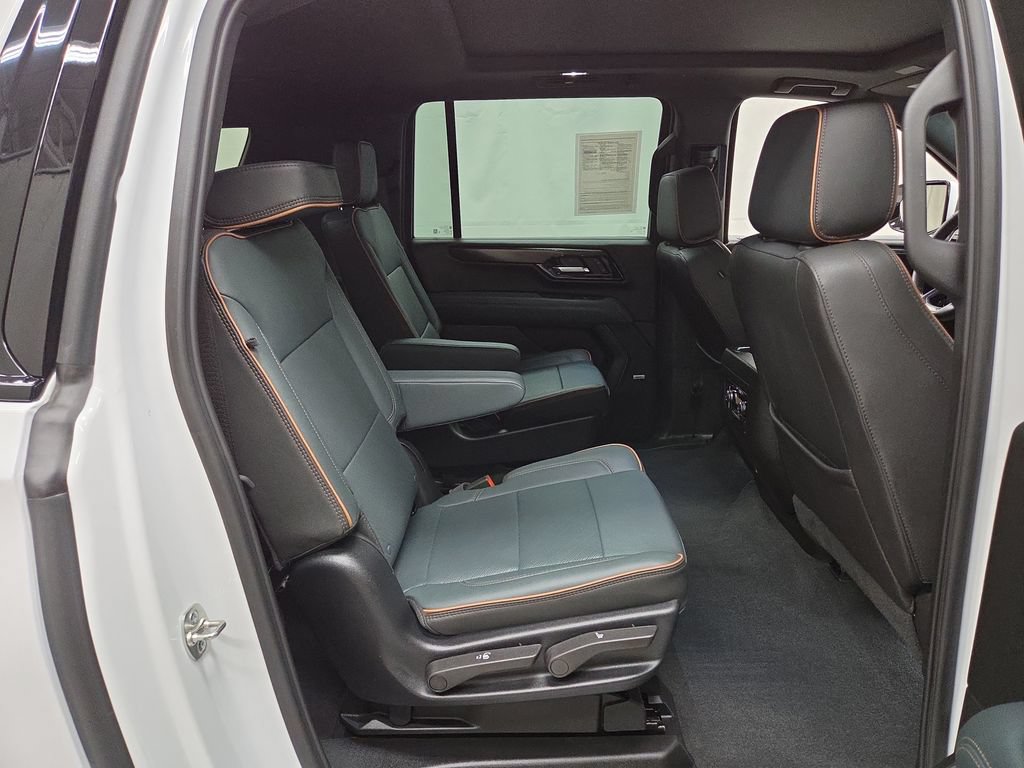 Used 2025 GMC Yukon XL AT4 w/ AT4 Premium Package AWD/4WD image 11