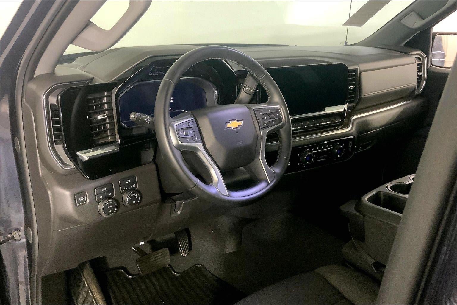 Used 2024 Chevrolet Silverado 1500 LT AWD/4WD image 14