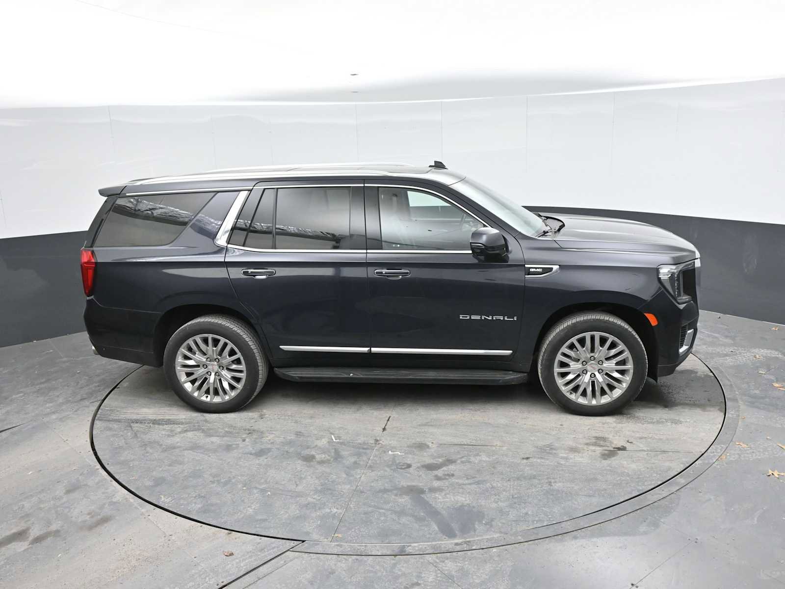 Used 2023 GMC Yukon Denali AWD/4WD image 18