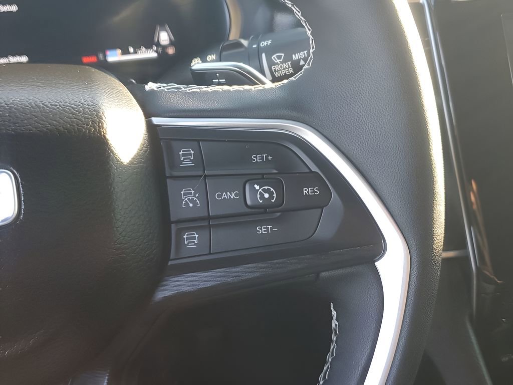 Used 2025 Jeep Grand Cherokee L Laredo image 35