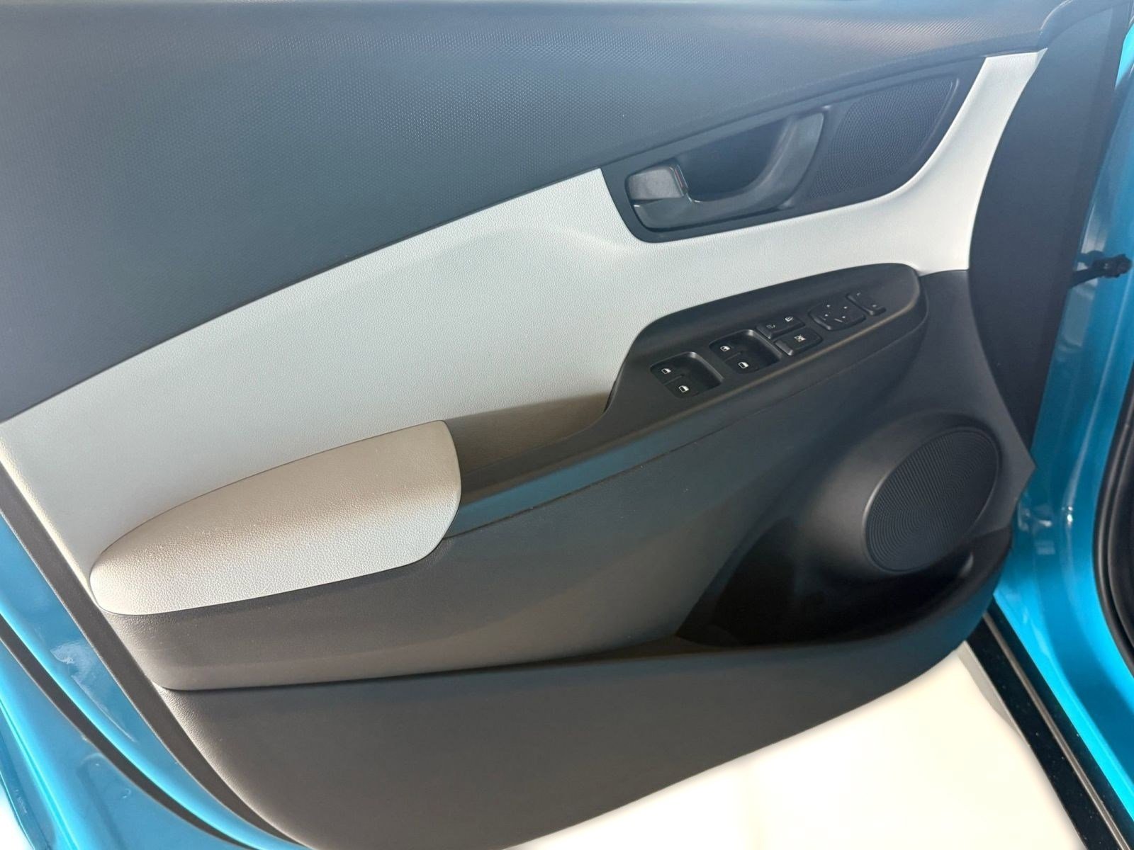 Used 2022 Hyundai Kona SEL w/ Cargo Package image 12