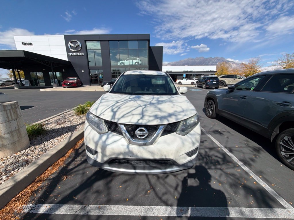 Used 2016 Nissan Rogue S FWD image 2