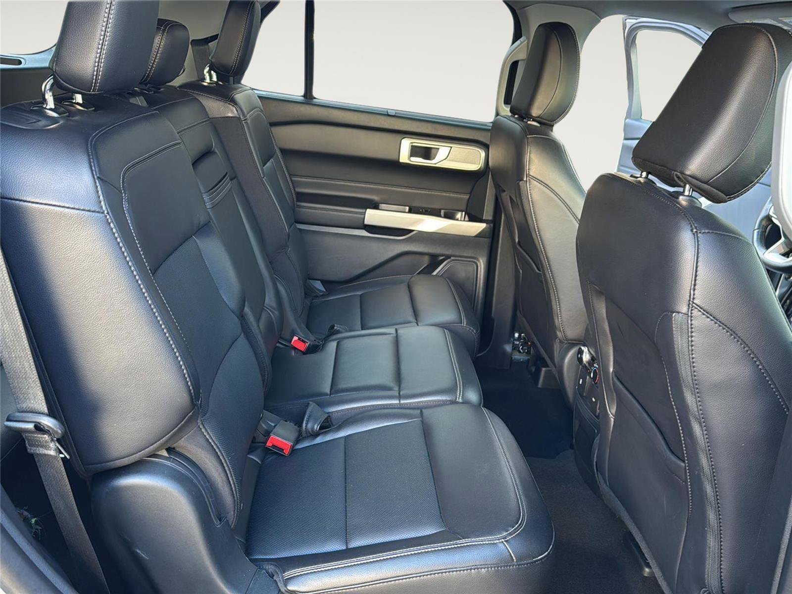 Used 2023 Ford Explorer Limited image 32