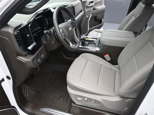 Used 2025 Chevrolet Silverado 1500 LTZ image 9