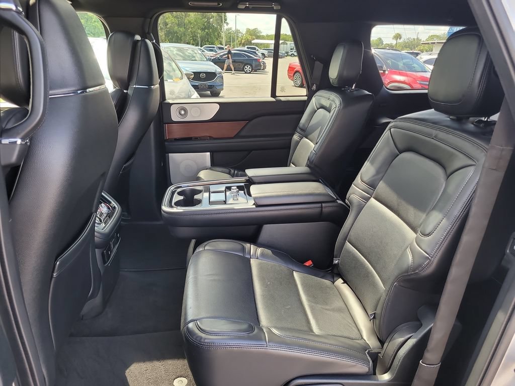 Used 2020 Lincoln Navigator L Reserve w/ Luxury Package RWD image 12