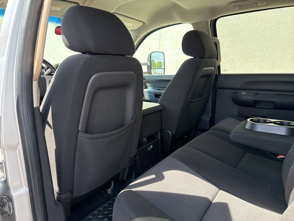 Used 2010 Chevrolet Silverado 2500 LT w/ Exterior Plus Package AWD/4WD image 24