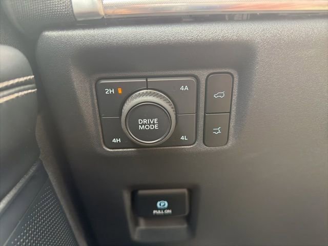 Used 2025 Ford Expedition Max Platinum w/ Driver's Package image 38