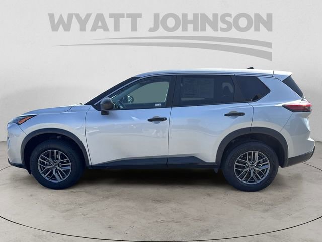 Used 2024 Nissan Rogue S FWD image 2