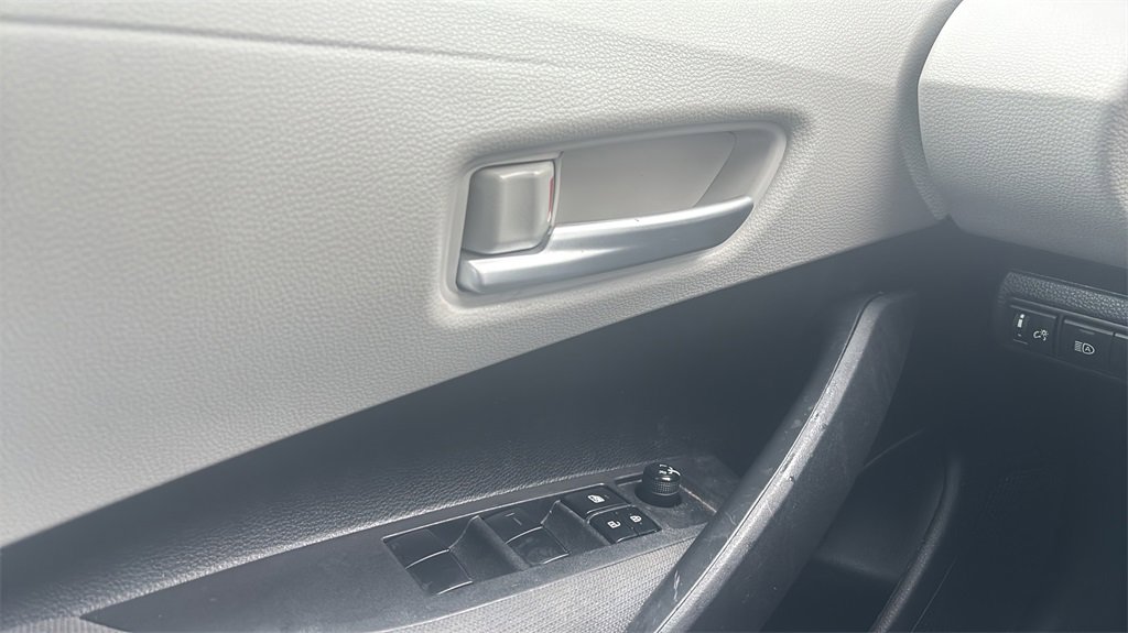 Used 2021 Toyota Corolla LE image 17