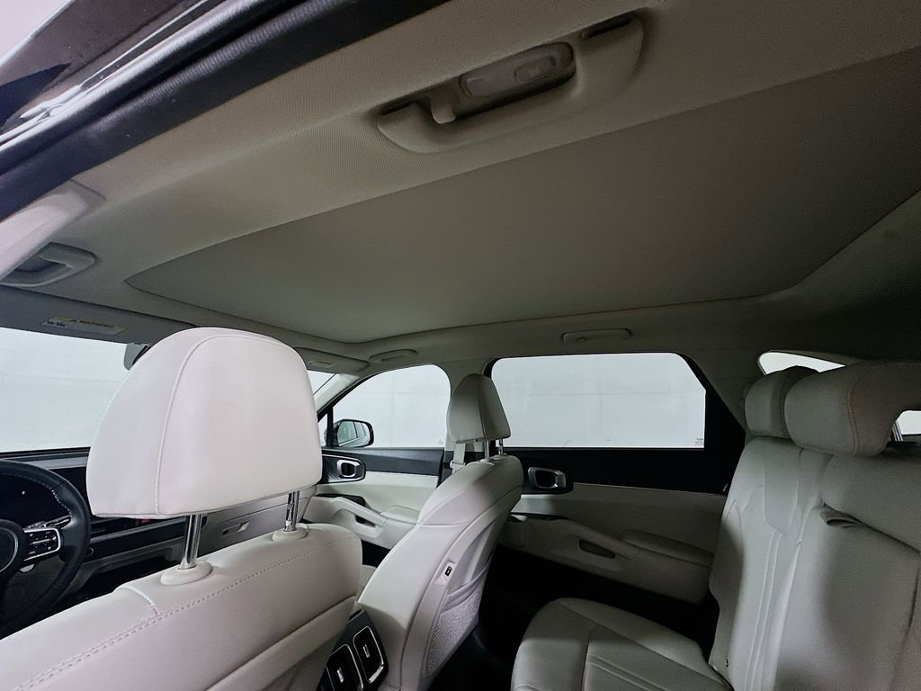 Used 2025 Kia Sorento S w/ Panoramic Sunroof Package FWD image 13