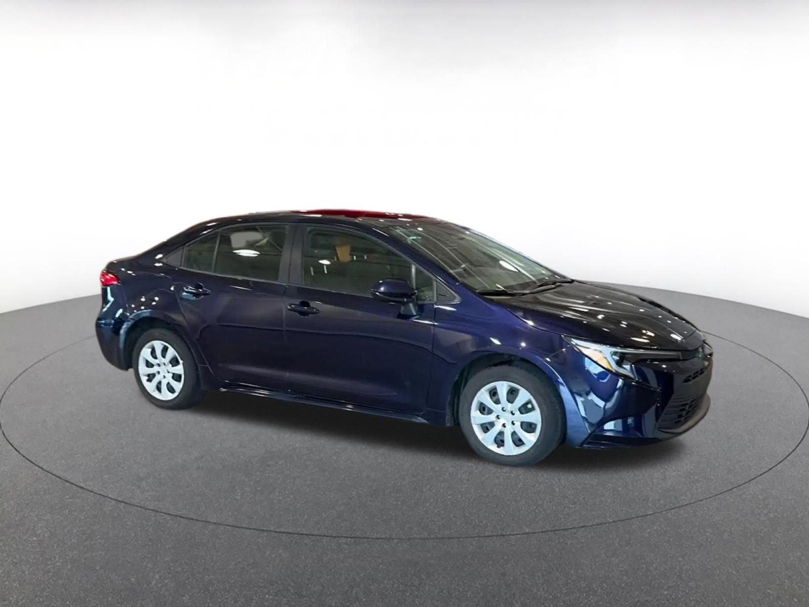 Used 2025 Toyota Corolla LE image 2