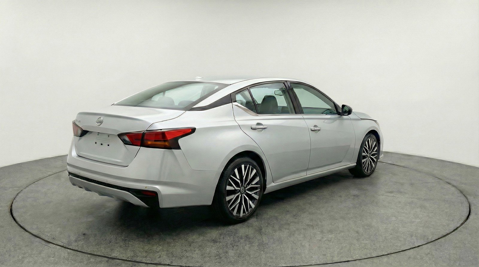 Used 2025 Nissan Altima 2.5 SV image 9