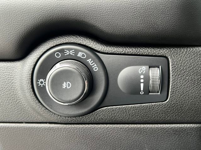 Used 2022 Dodge Durango SXT image 16