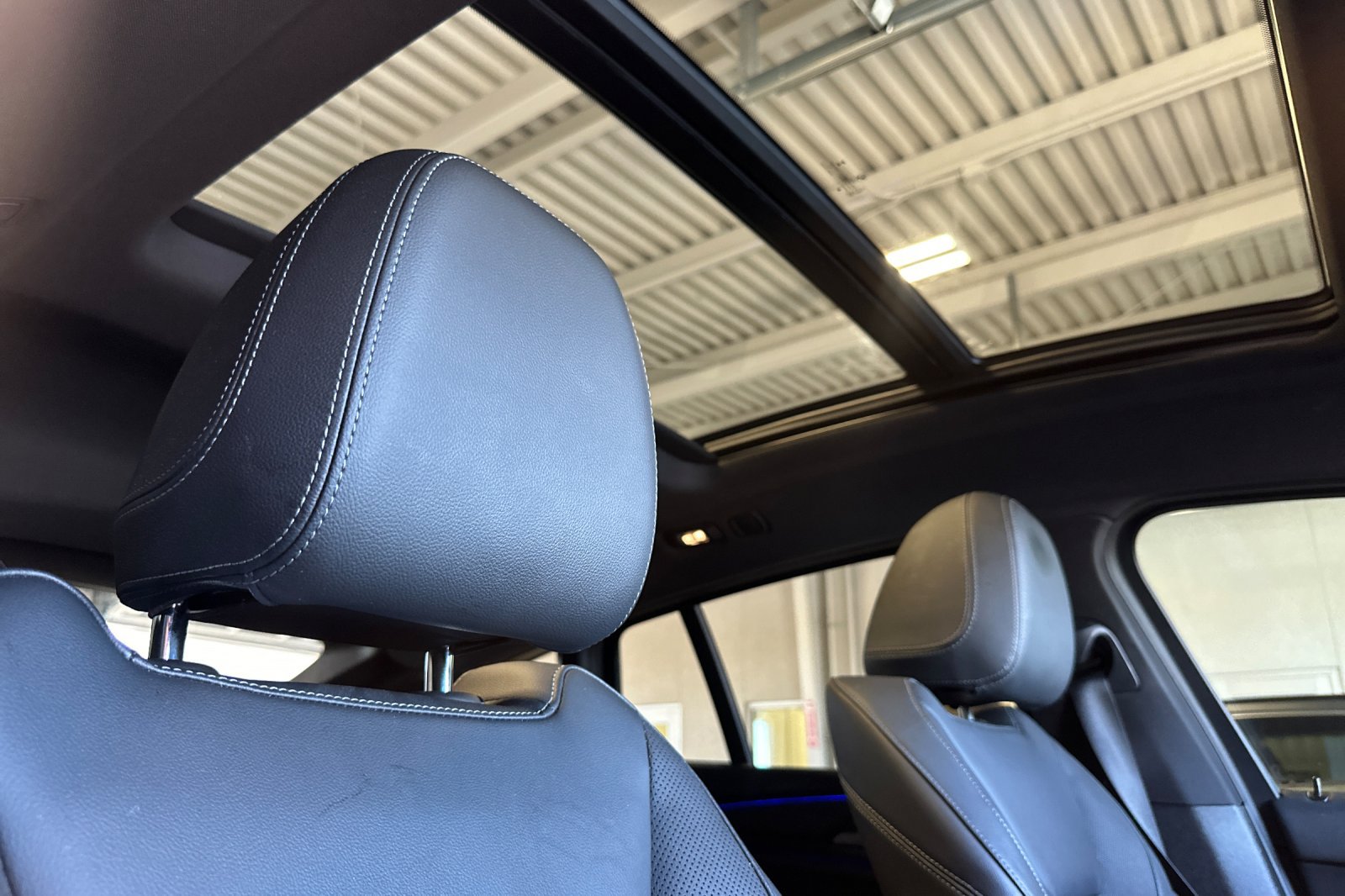 Used 2023 BMW X4 xDrive30i w/ M Sport Package AWD/4WD image 17