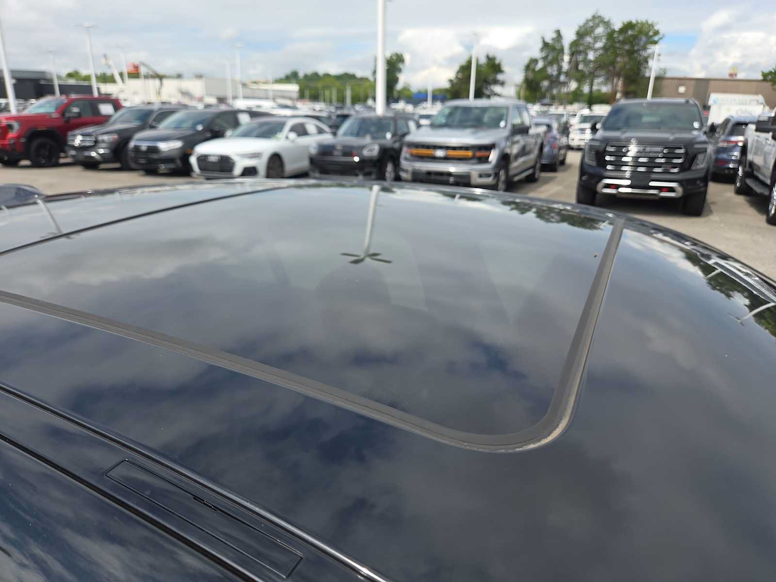 Used 2023 BMW 330i Sedan RWD image 2
