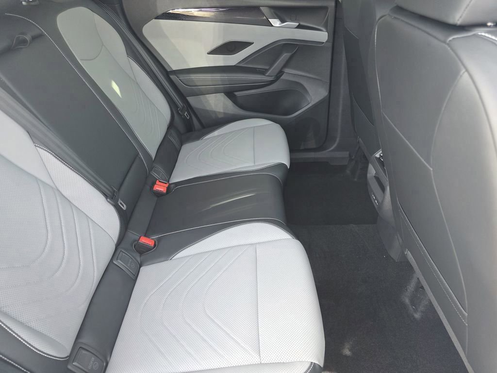 New 2026 Volkswagen Tiguan SE R-Line image 23